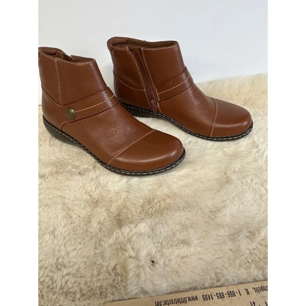 Clarks Collection Tan Leather Ankle Boots Ultimate Comfort Brown Booties Size 7